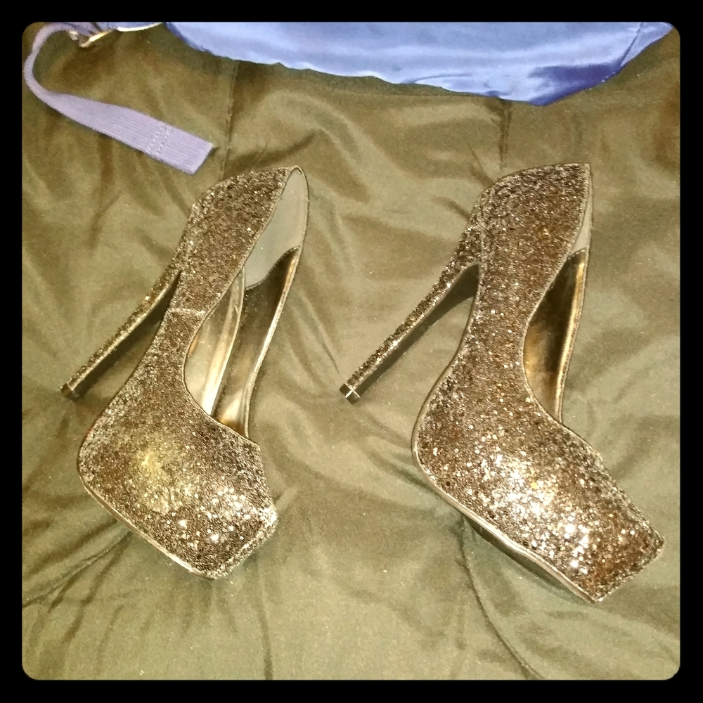 High heels, jeans, hoodie and back pack